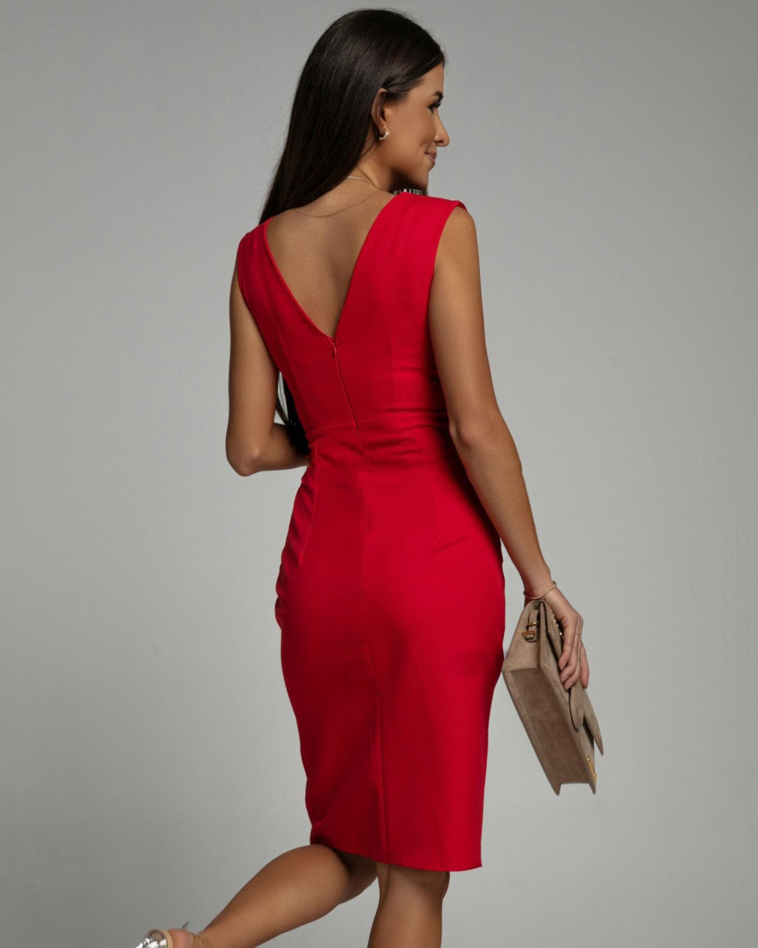Elegante vestido drapeado con corte que realza la figura