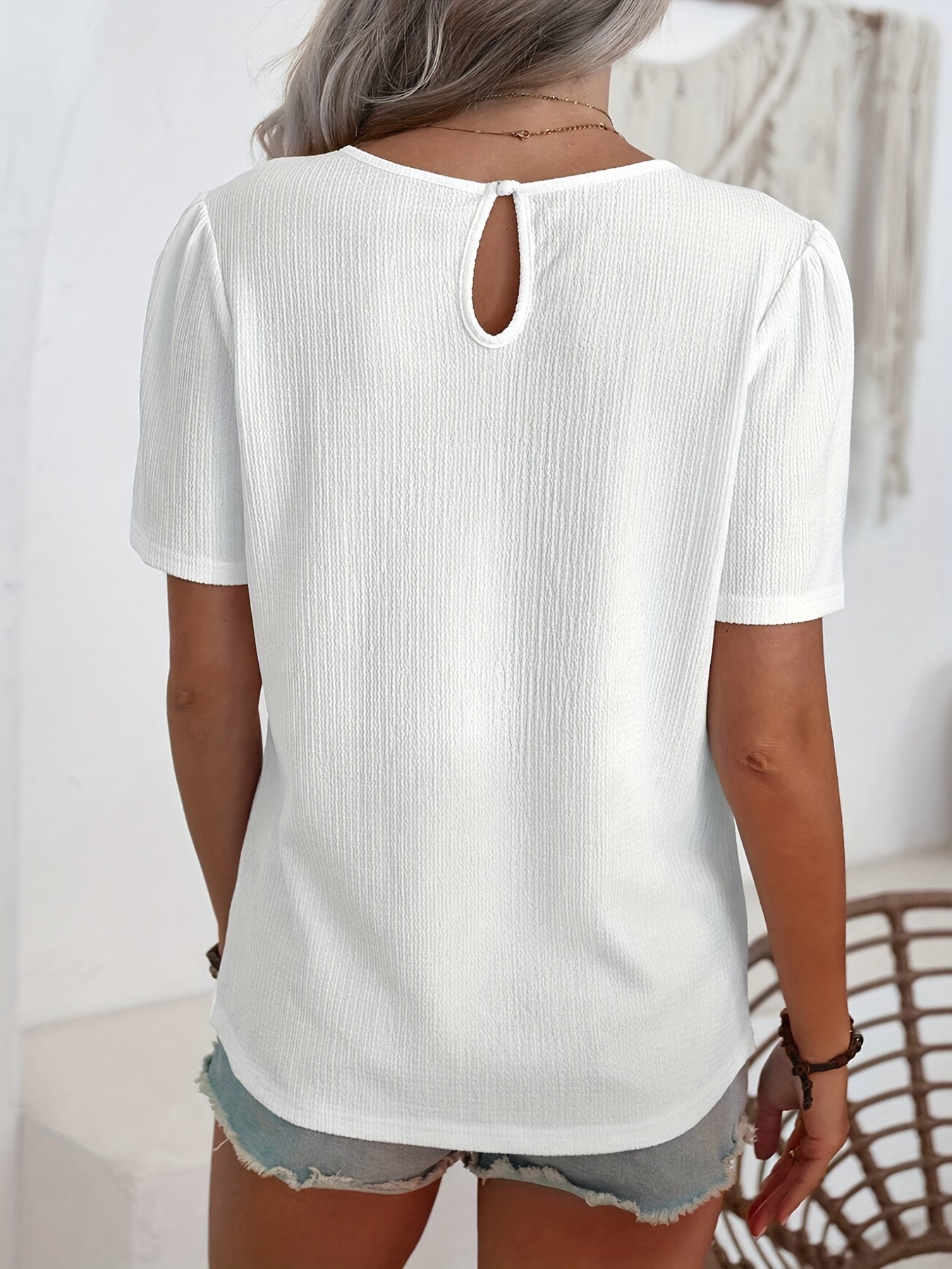 Camiseta elegante con un sutil relieve
