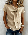Valentina · Blusa ligera con cuello en V y lazo