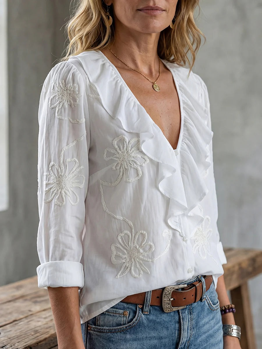 Elegante blusa con volantes y un toque femenino