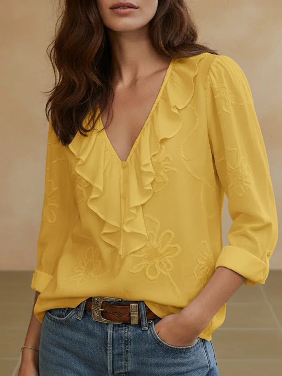 Elegante blusa con volantes y un toque femenino