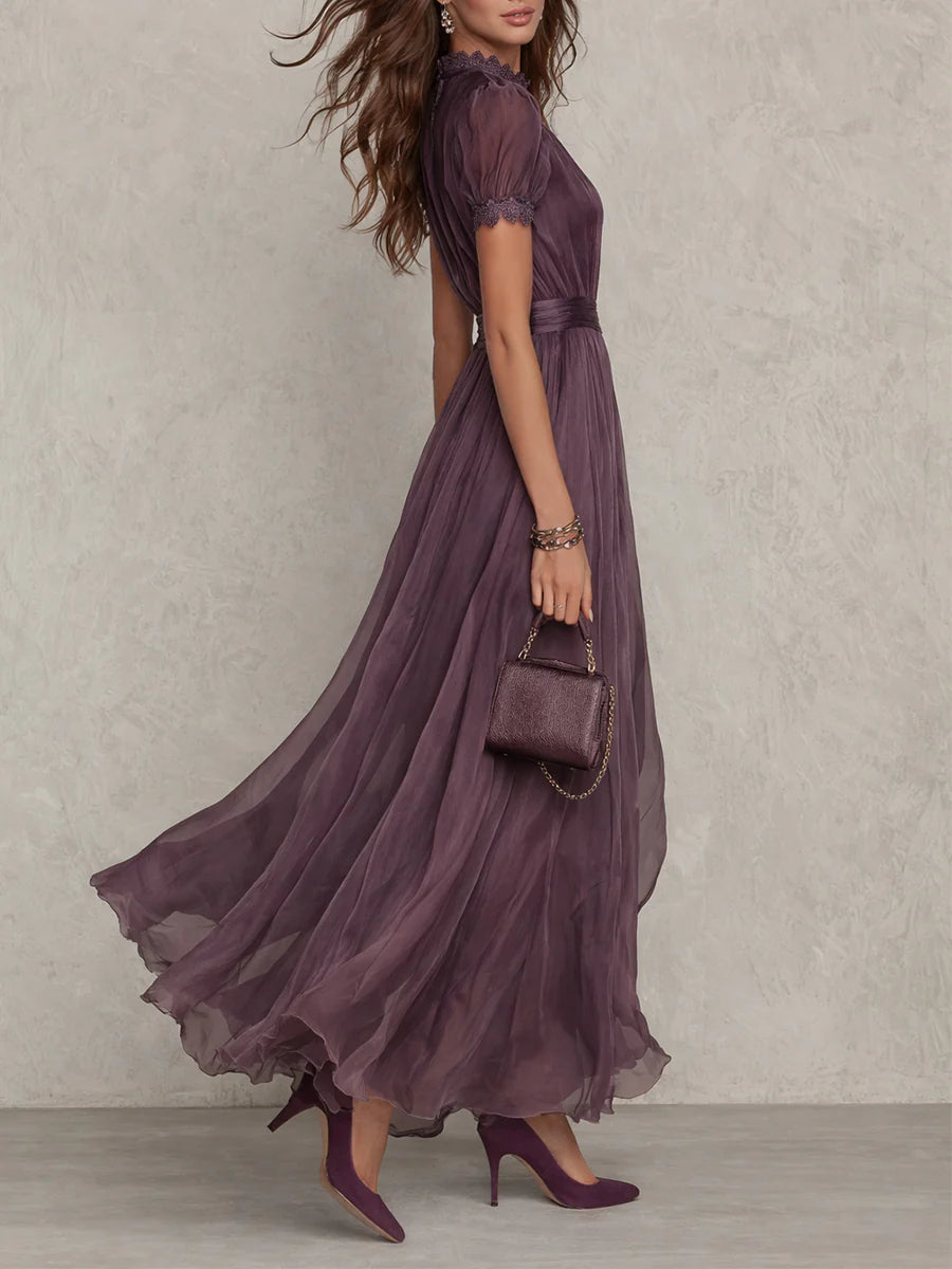 Flavia | Vestido largo morado con escote en V y ribete de encaje de gasa