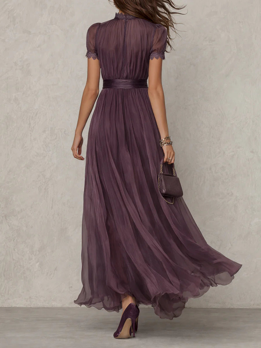 Flavia | Vestido largo morado con escote en V y ribete de encaje de gasa