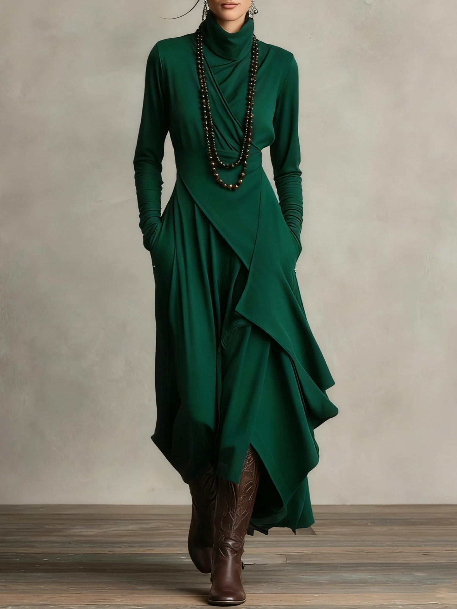 | Vestido largo plisado asimétrico con cuello alto