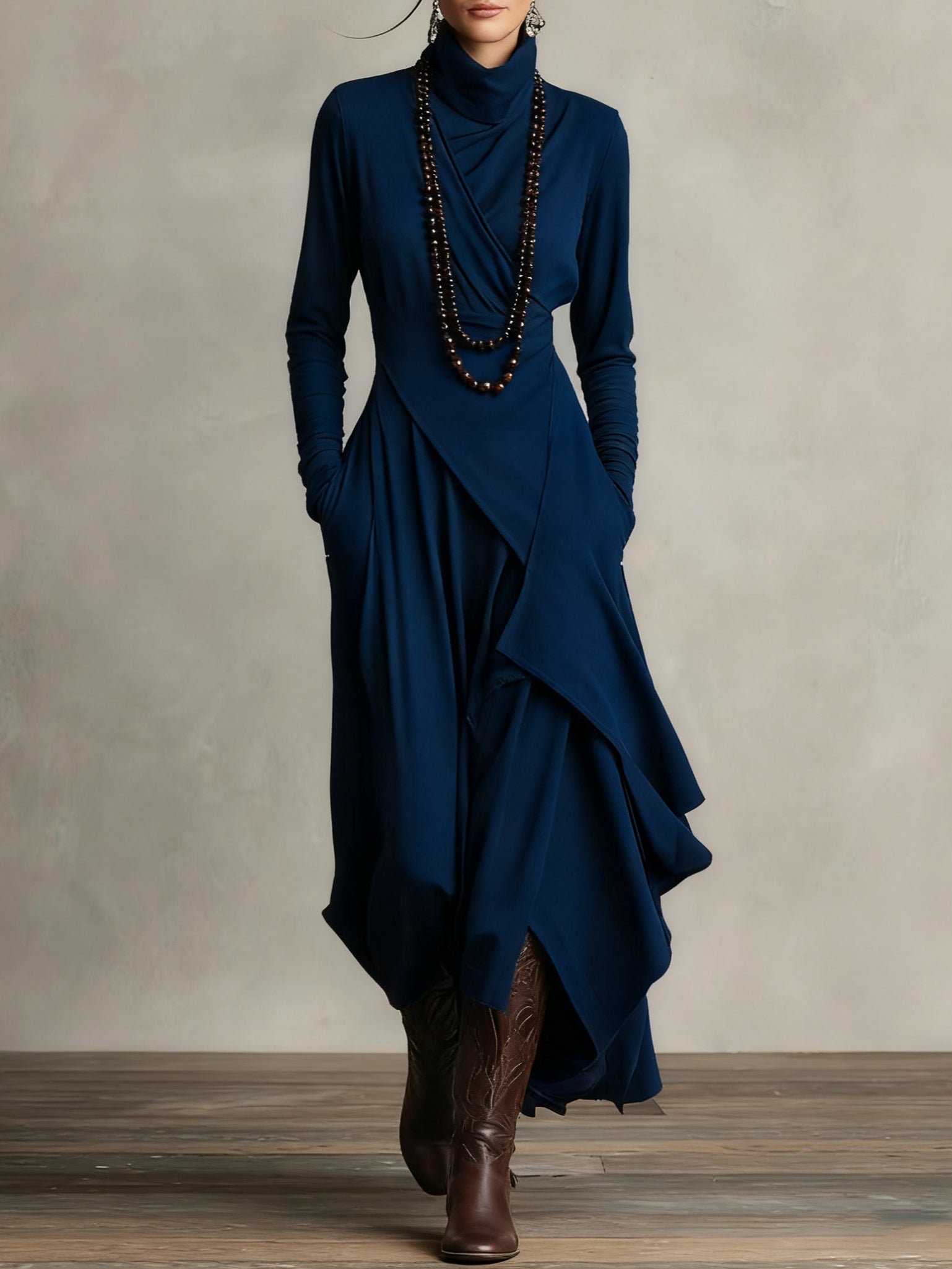 | Vestido largo plisado asimétrico con cuello alto