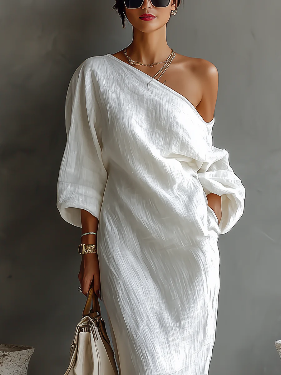 | Vestido largo, elegante y fluido con un hombro blanco