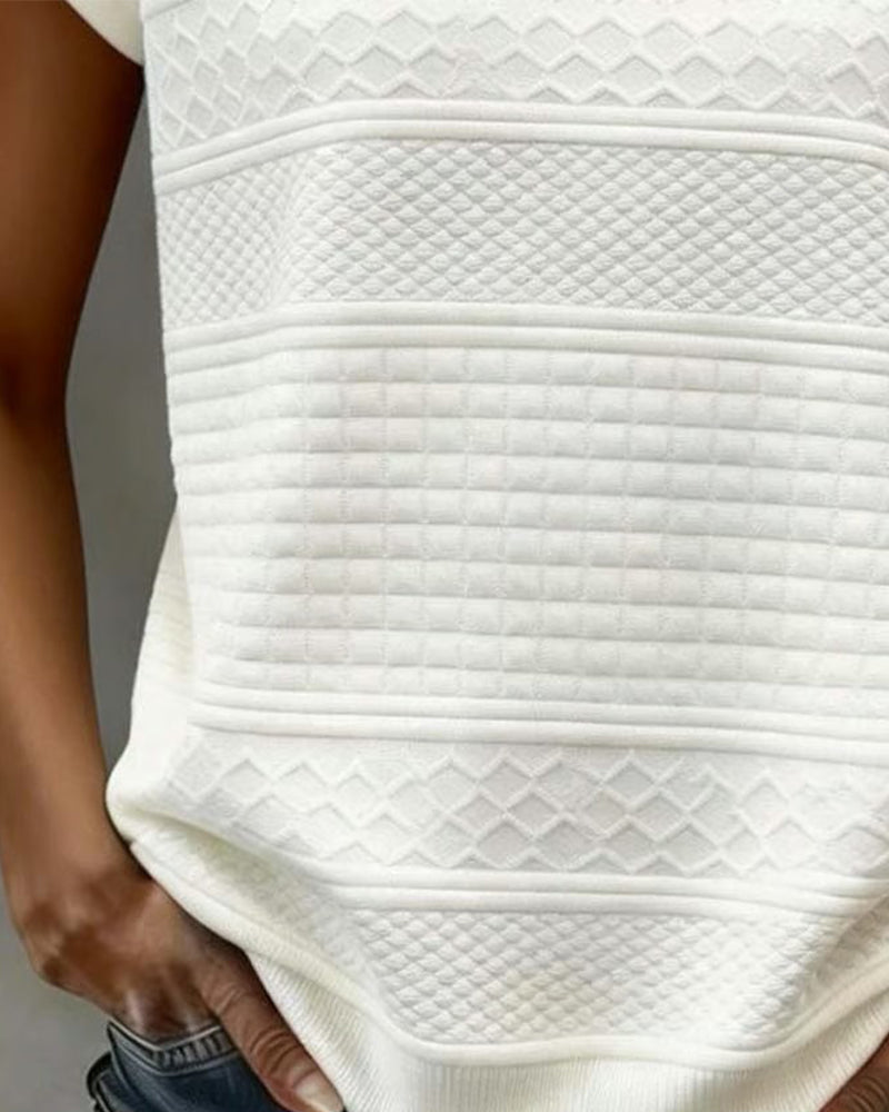 Teresa · Camiseta con cuello en V y detalle de botones
