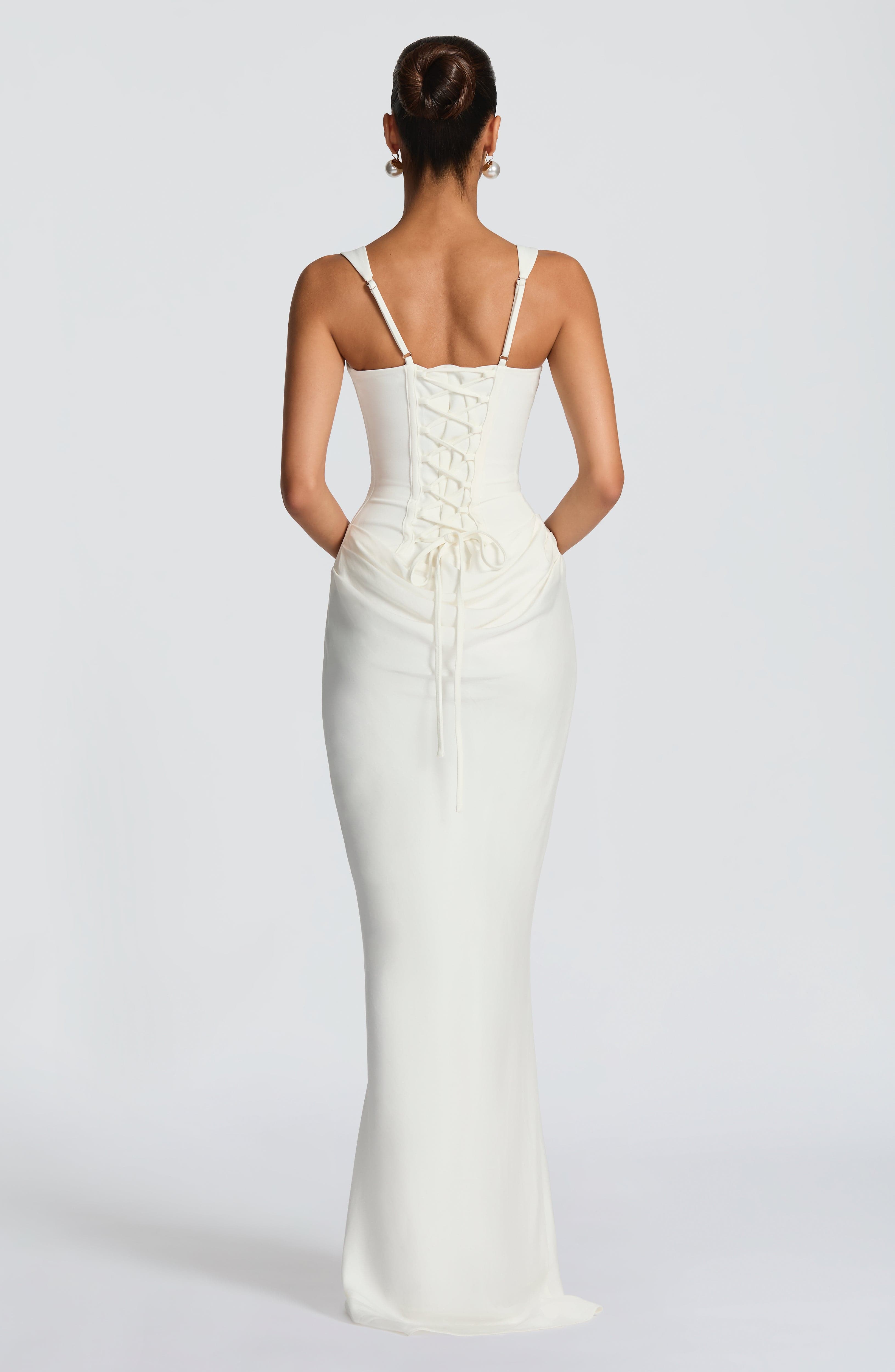 | Vestido largo con escote cuadrado