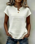 Teresa · Camiseta con cuello en V y detalle de botones