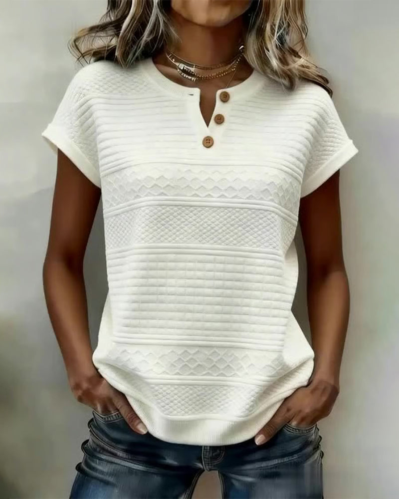 Teresa · Camiseta con cuello en V y detalle de botones
