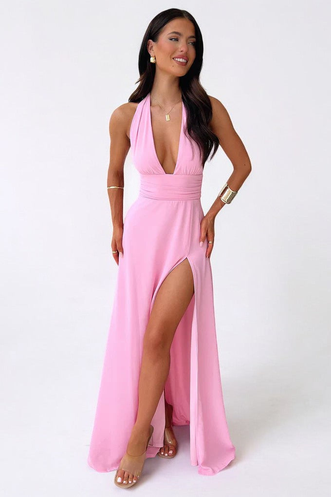 | Elegante vestido largo con cuello halter y abertura alta