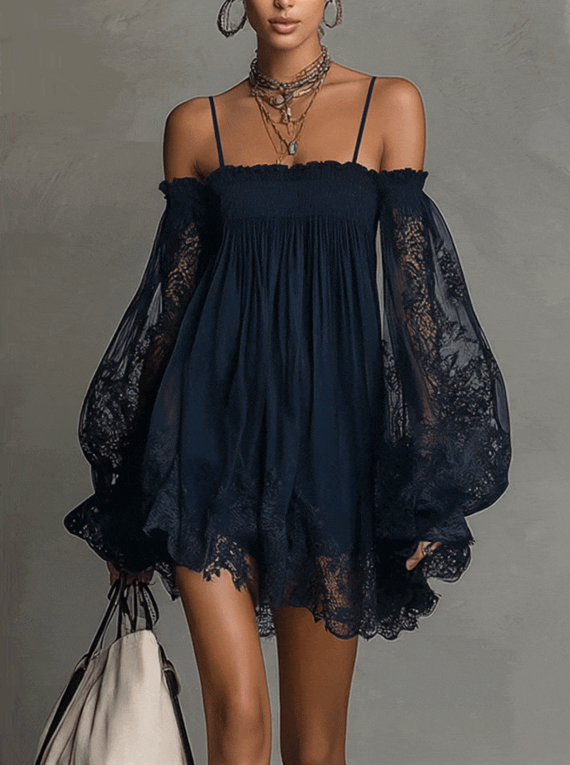 | Vestido mini de gasa azul marino con escote que deja los hombros al descubierto, ribete de encaje y mangas transparentes