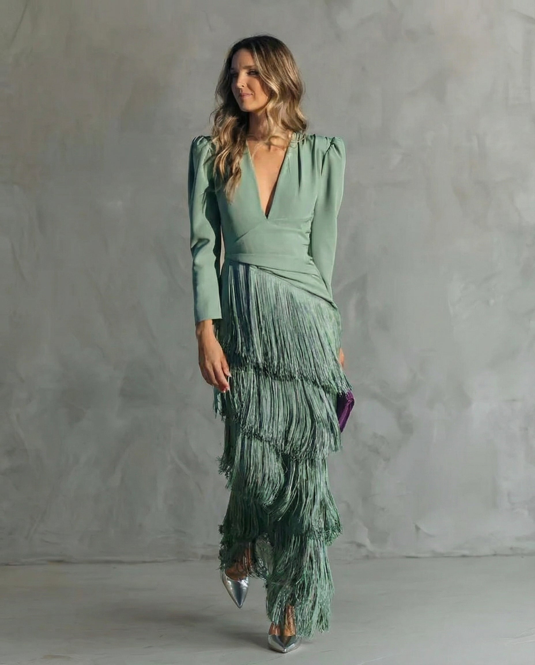 Claire · Vestido elegante con mangas de flecos