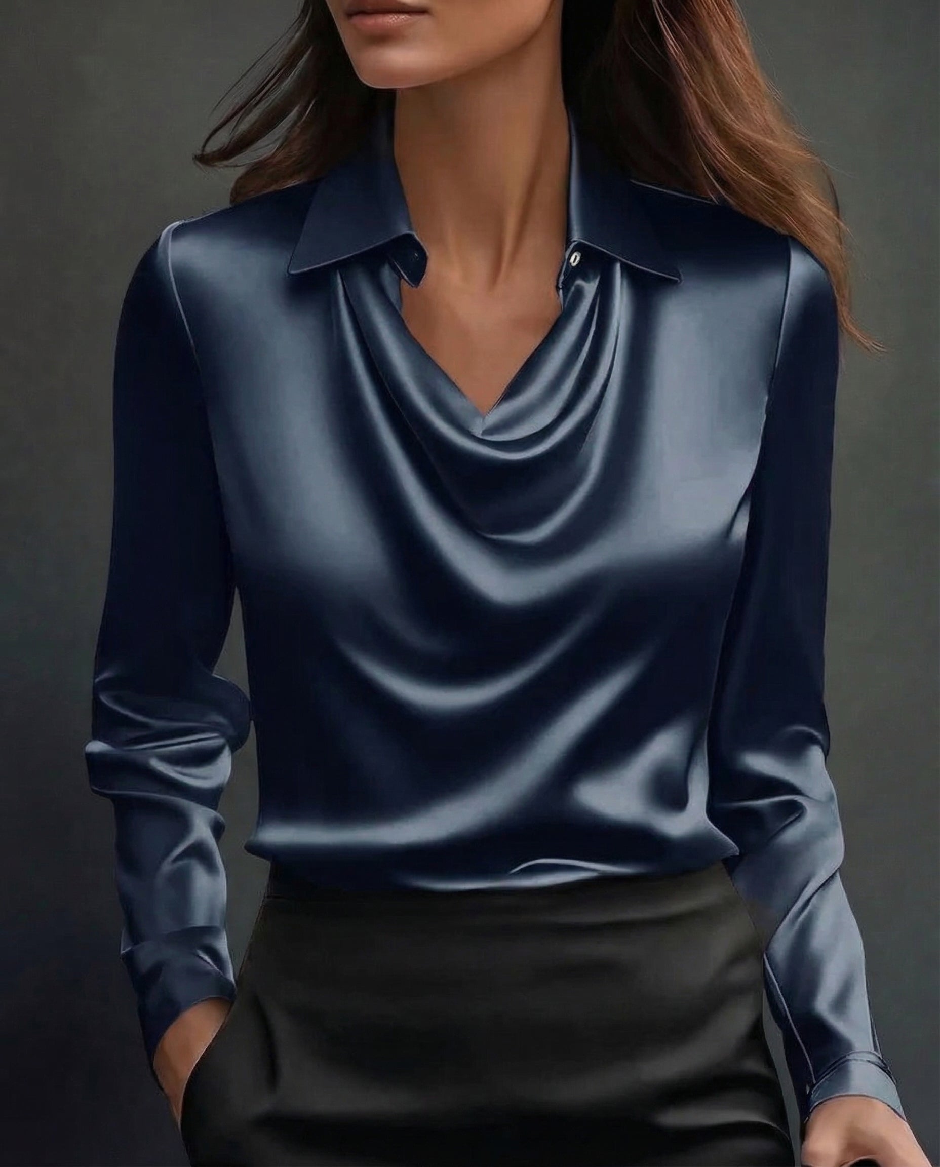 Celia · Camisa de satén con cuello en V