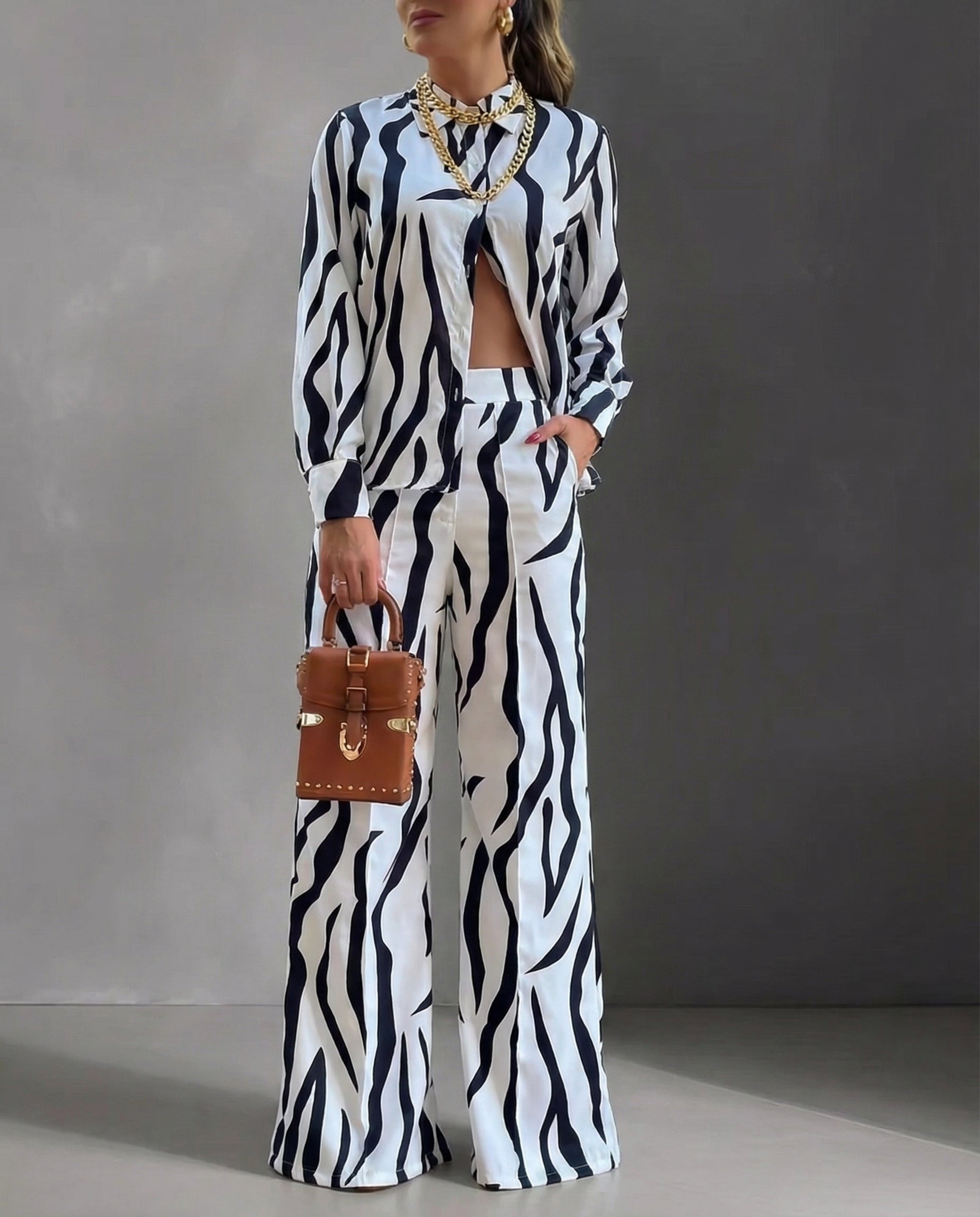 Beatriz · Conjunto casual con camisa floral y pantalón