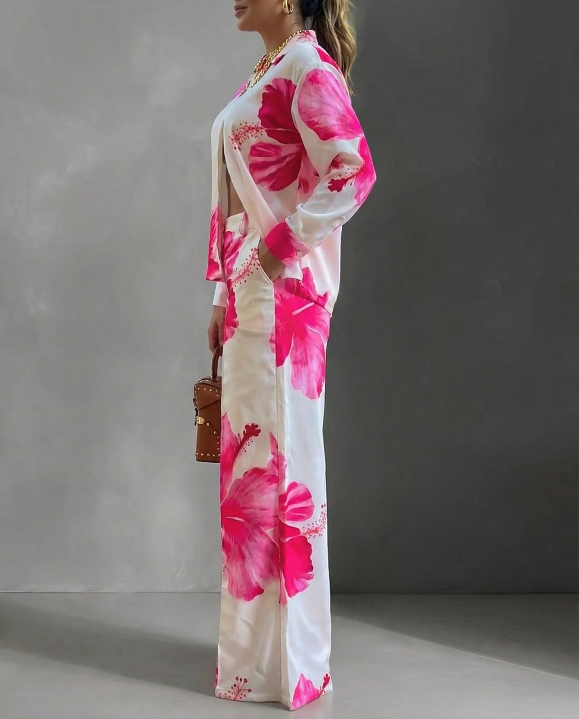 Beatriz · Conjunto casual con camisa floral y pantalón