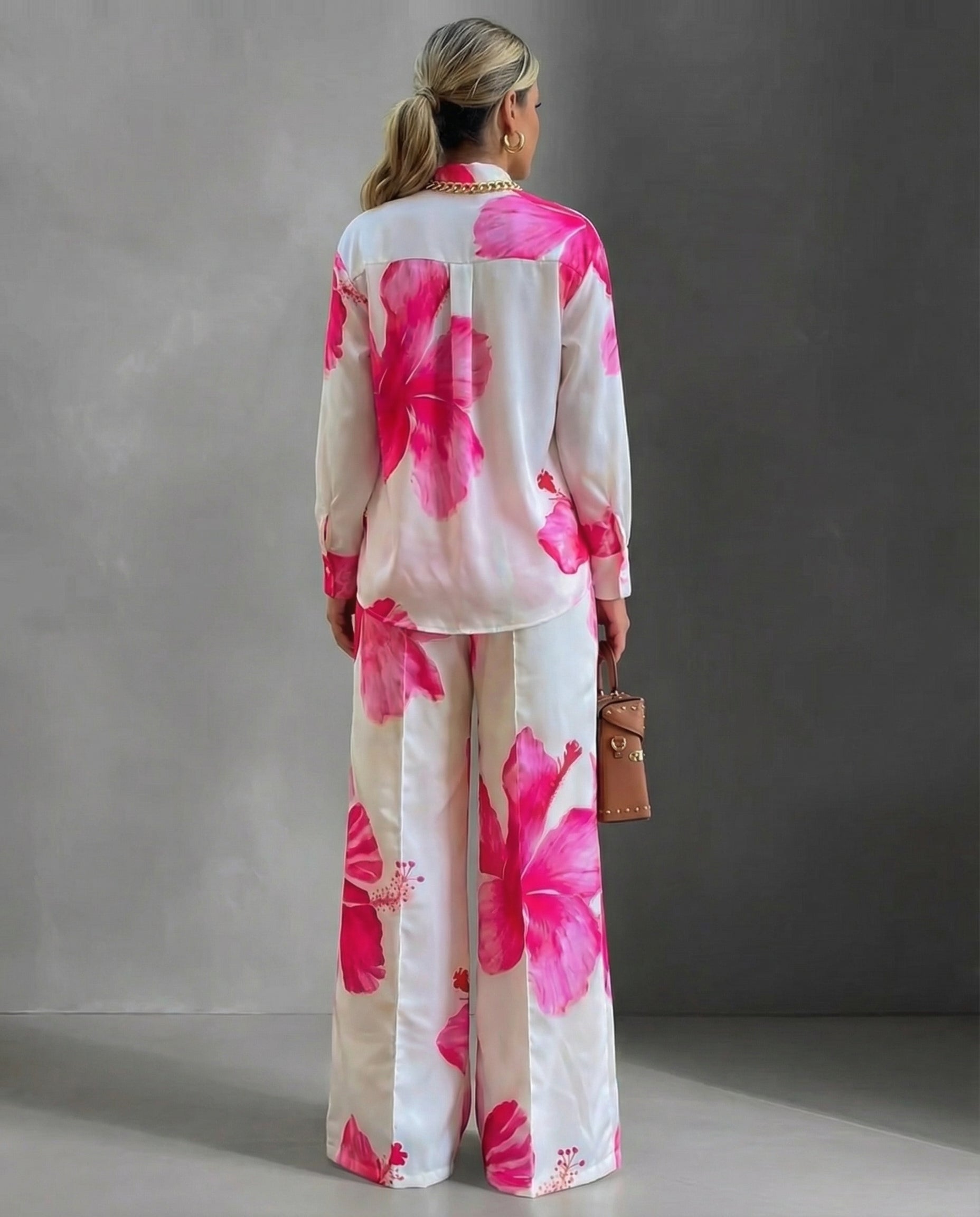 Beatriz · Conjunto casual con camisa floral y pantalón