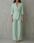 Elena · Conjunto ejecutivo con blazer y pantalón