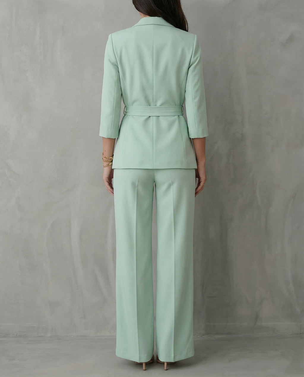 Elena · Conjunto ejecutivo con blazer y pantalón