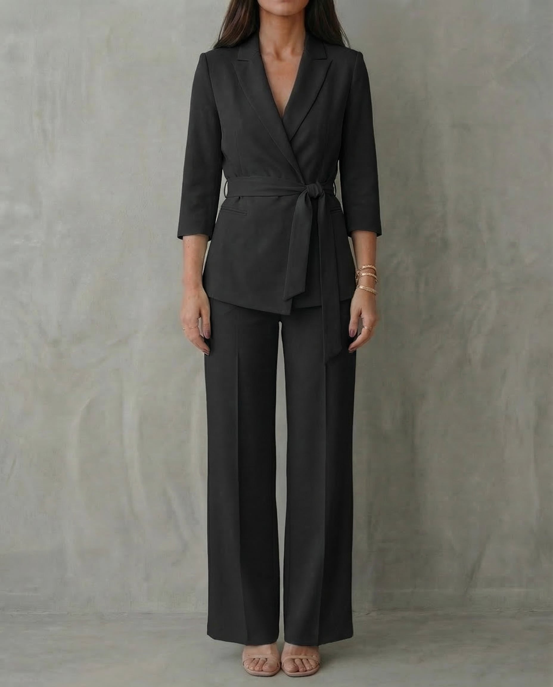 Elena · Conjunto ejecutivo con blazer y pantalón